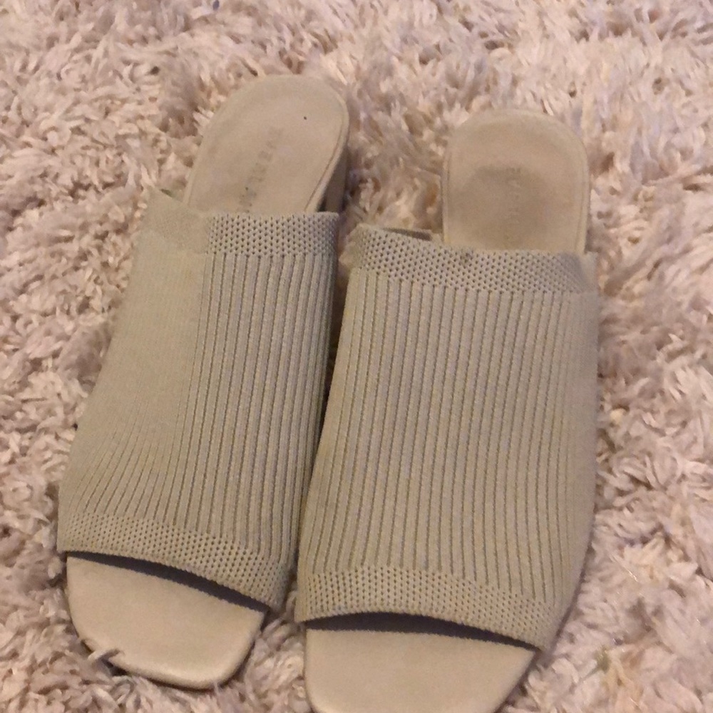 Casual comfort low heeled shoes